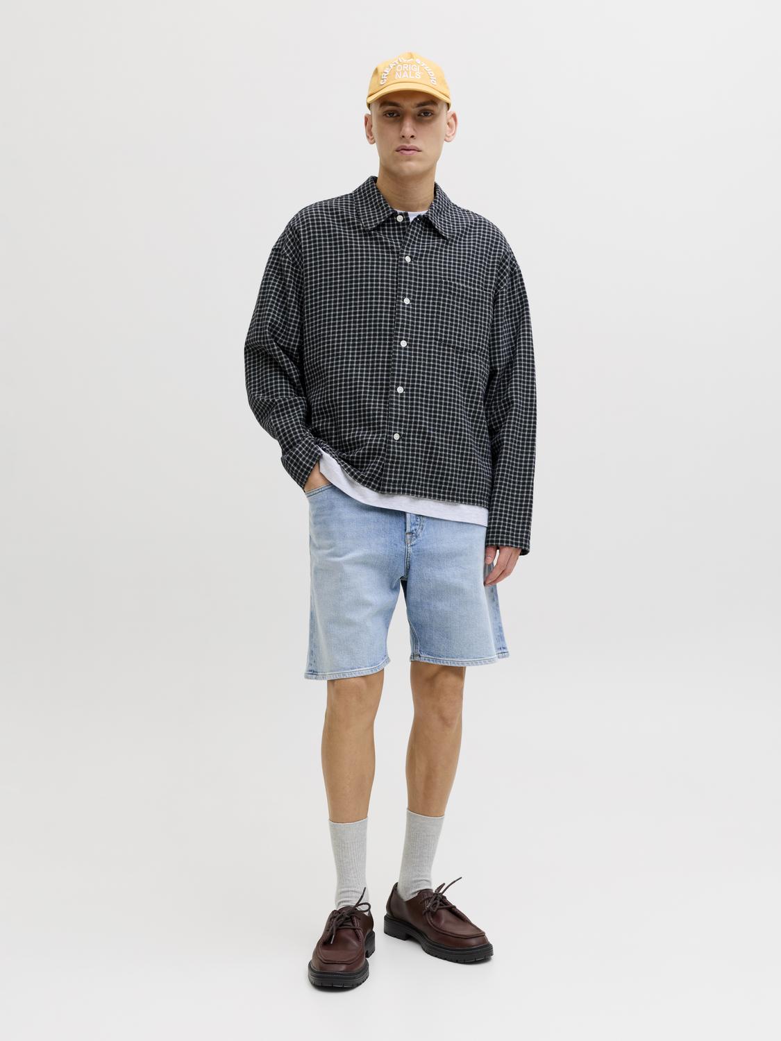 model_shot-front_full